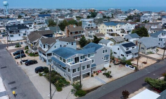 North Beach Haven House | Spacious 6-Bed Retreat with Pool & Spa on LBI - Book Now!