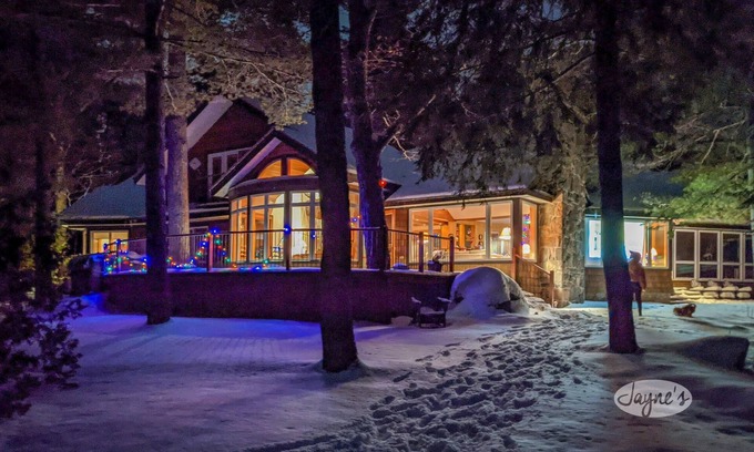 Gravenhurst Cottage | Lakefront Retreat: 6 Beds, Hot Tub & Boathouse on Muskoka