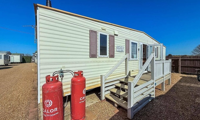 Hunstanton House | Pet-Friendly 6 Berth Caravan by the Beach in Hunstanton