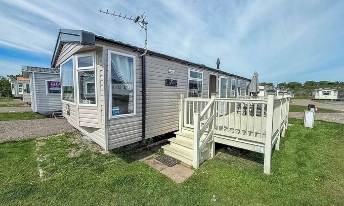 Louth House | Family-Friendly 6 Berth Caravan at Sunnydale Holiday Park