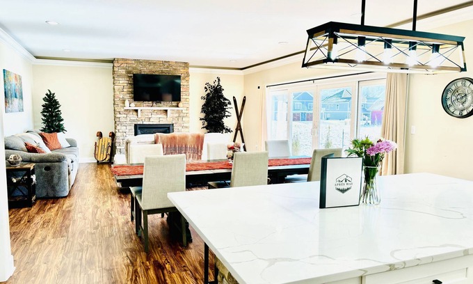 Ellicottville House | Discover Apres Way: Steps from the Village, Rated 9.8