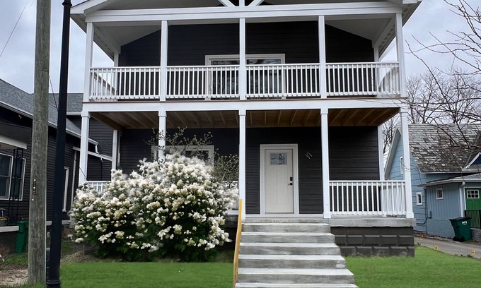 Franklin House | Exceptional 6 BR Franklin Home with Spa & Hot Tub