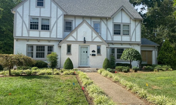 Tyler Park House | 6 BR/6BA Updated Highlands Home Close to Churchill Downs - 6000+ sq ft
