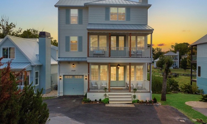 Vinita House | 6 Br, 7.5 Ba Luxurious Lake Getaway, Sleeps 22