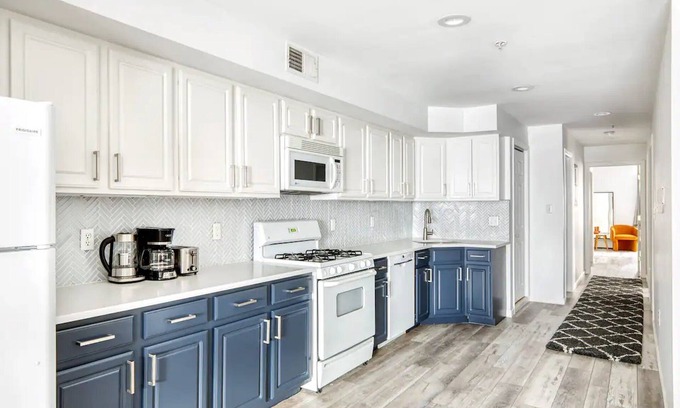 Weehawken Apartment | Spacious 6 BR Double Apartment Near NYC, Pet & Child Friendly