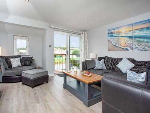 Egloshayle House | Family-Friendly Retreat at 6 Camelside - Guest Rated 9.8