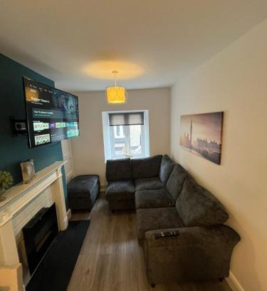 Galway City Centre Apartment | Experience Comfort at 6 Eyre Square Lane with Pool & Breakfast
