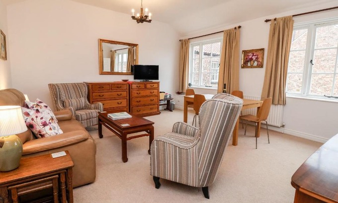York Apartment | Experience 6 Granary Court: A Top-Rated 4-Star Stay