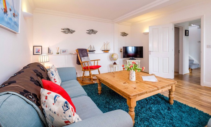 Saxmundham Apartment | Cozy 6 Hazelwood Retreat: Ideal for Families with Spa Access