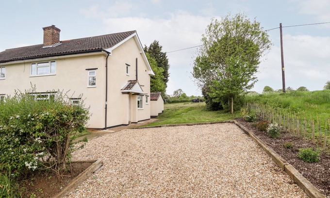 Gainsborough Cottage | Pet-Friendly 6 Hillside Cottages in Kirton-In-Lindsey