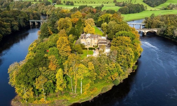 Caton House | Private Island Retreat with Pool near Lake District