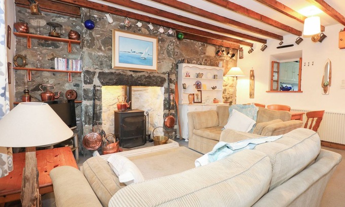 Llanystumdwy House | Pet-Friendly Escape at 6 MAEN Y WERN in Criccieth