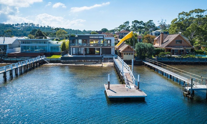 Merimbula House | Discover SouthWind: Lake View Retreat with Breakfast