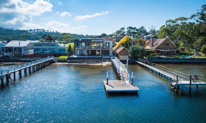 Merimbula House | Explore Comfort at 6 Main Street "SouthWind" - Family-Friendly
