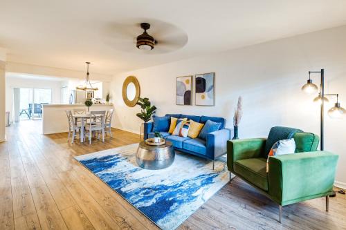 Naples Apartment | Inviting Naples Condo with Pool Access, Near the Beach
