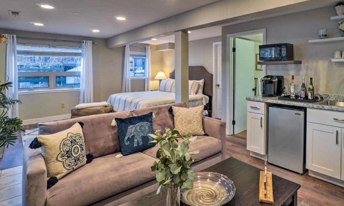 The Pinery Apartment | Peaceful Studio Suite Near Downtown Parker - Guest Rated 9.5