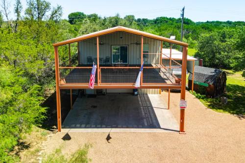 Granbury Apartment | 6 Mi to Granbury City Beach Park Apt with Veranda!