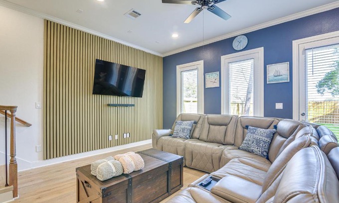 Southeast Houston House | 6 Mi to Hospitals Nurse-Friendly Houston Home!