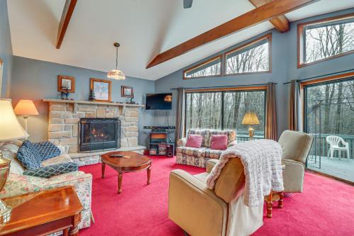 Blakeslee House | Family Retreat in Blakeslee with Deck – Close to Skiing!