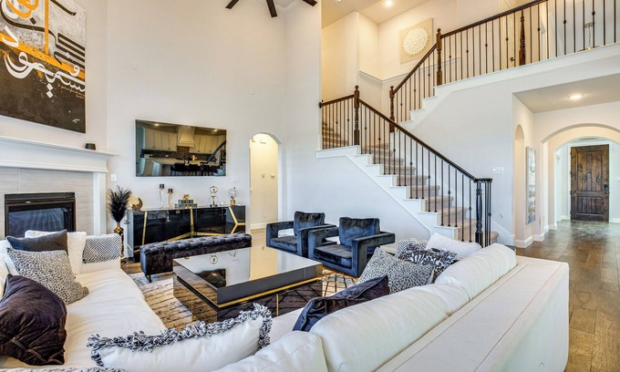Little Elm House | 6 Mi to Lake Lewisville: Chic Retreat in Frisco!