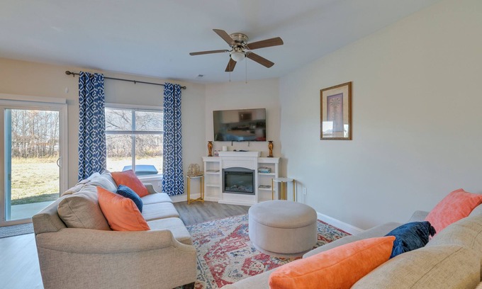 Harrisburg House | 6 Mi to PNC Music Pavilion: Concord Townhome