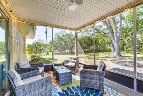 Spring Hill House | Cozy Retreat with Screened Porch near Weeki Wachee Springs