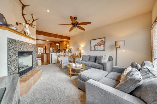 Fraser House | Fraser Townhome with Hot Tub, Perfect for Outdoor Adventures