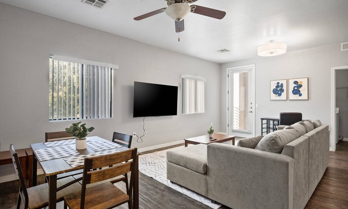 Deer Valley Apartment | Convenient Stay Near Banner Thunderbird with Pool & Gym