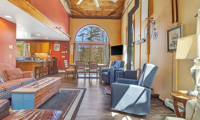 Jamaica House | Pet-Friendly Retreat with Hot Tub Near Stratton - 10/10 Rating