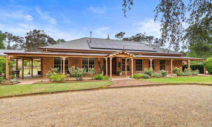Laffing Waters House | Experience Laffing Waters at The Estait Homestead