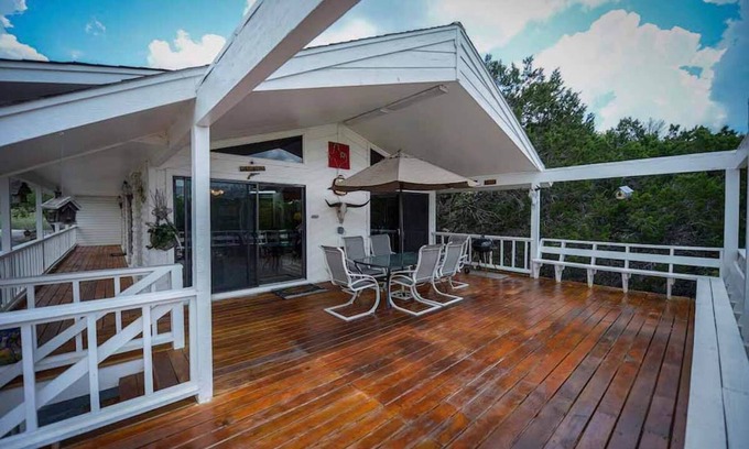 Wimberley House | River Retreat: 6 Oaks on the Blanco with Great Amenities