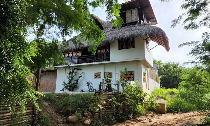 Los Tamarindos House | Relaxing 6-Person House Steps from Zicatela Beach