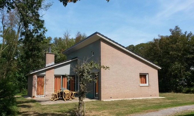 Ockenburgh House | 6 people on a holiday near the sea and beach