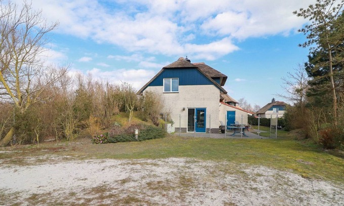 Makkum Cabin | Spacious 6-Person Duinvilla with Family-Friendly Amenities