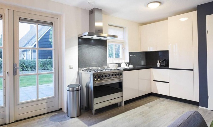 Wesselerbrink House | Comfortable 6-Person Farm House in Kamperland Awaits