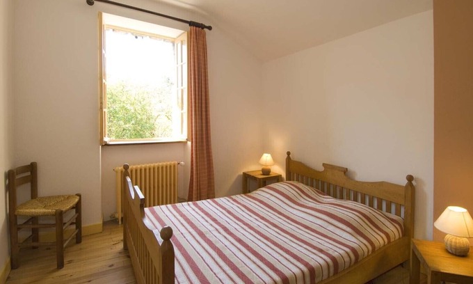 Saint-Leger-de-Peyre House | Cozy 6-Person Gîte with Terrace in Traditional Village