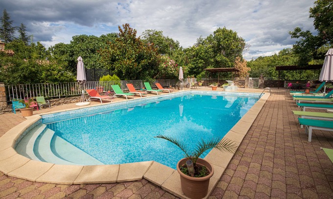 Gravieres House | Cozy 6-Person Gîte on the Scenic Garidels Estate