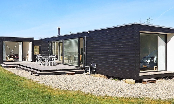 Sillerslev House | Perfect Getaway: 6-Person Holiday Home with Ocean View