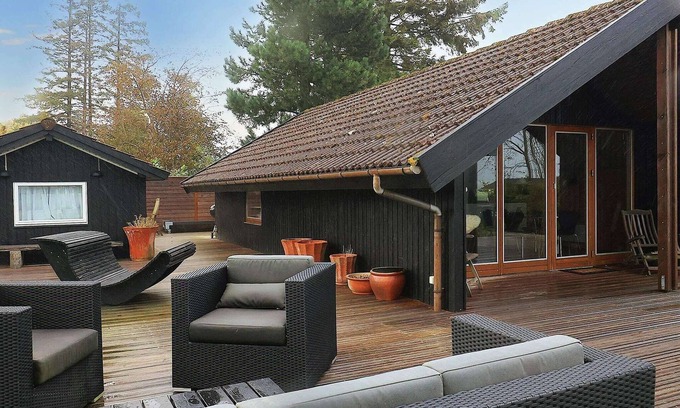 Kongsnæs House | Ideal 6-Person Holiday Home in Stubbekøbing with Kitchen