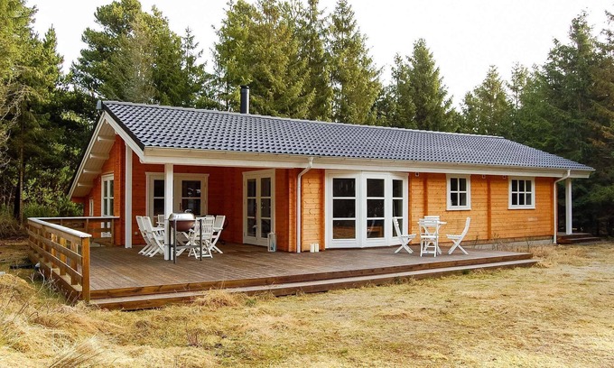Houstrup House | Cozy Holiday Home for 6 in Nørre Nebel - Pet Friendly
