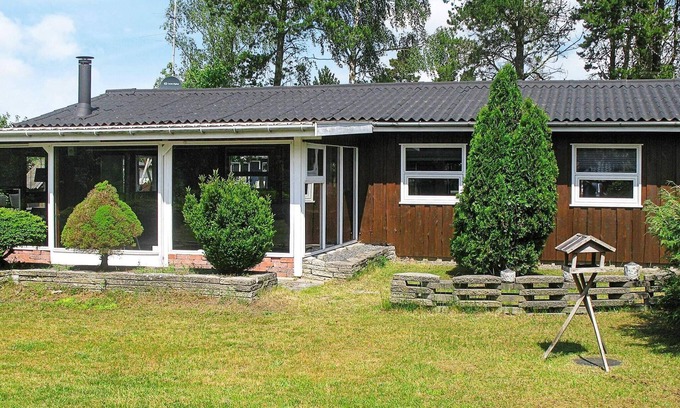 Bøtø By House | Ideal 6-Person Holiday Home with Ocean View in Væggerløse