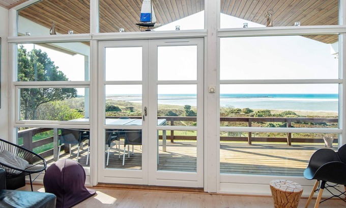 Øer Strand House | Beautiful 6-Person Holiday Home with Oceanfront Views