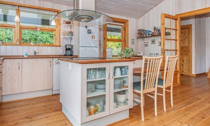 Femmøller House | Spacious 6-Person Holiday Home in Ebeltoft - Pet Friendly!