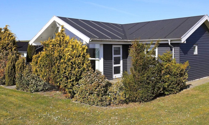 Faaborg House | Pet-Friendly 6-Person Holiday Home with Oceanfront Views