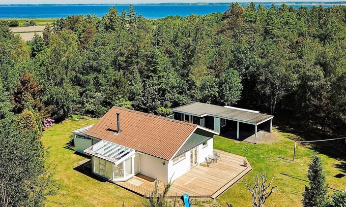 Hojslev House | Comfortable 6-Person Holiday Home in Højslev with Kitchen