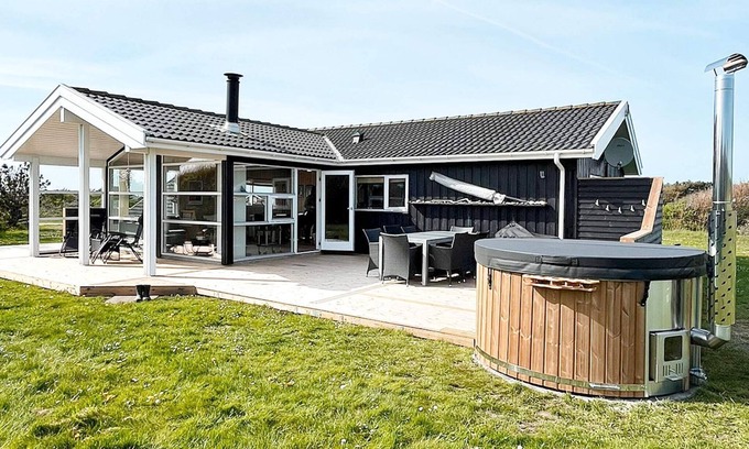 Hjørring House | Cozy Holiday Home in Hjørring with Oceanfront Views