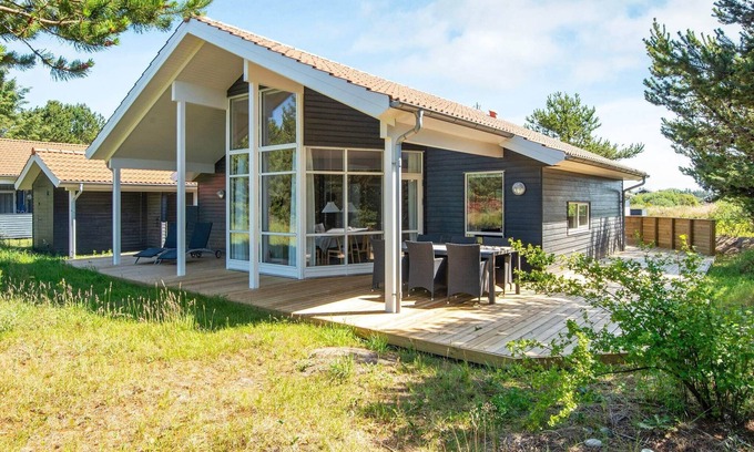 Nørre Fjand House | Inviting 6-Person Holiday Home in Ulfborg with Breakfast