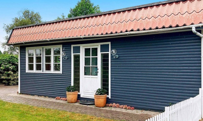 Grena Strand House | Inviting Holiday Home for 6 with Ocean View in Grenaa