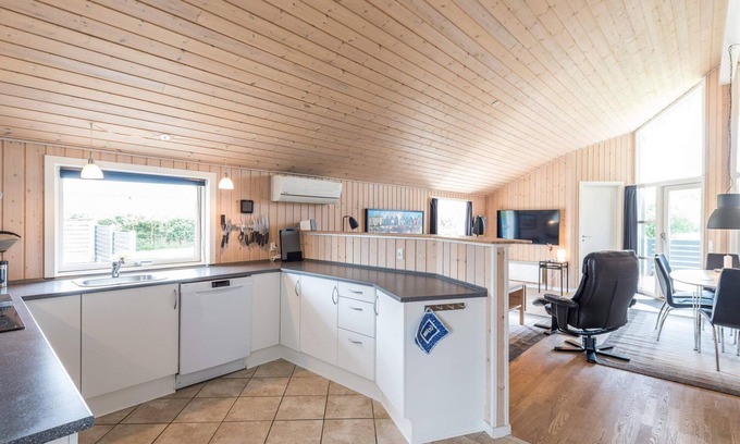Falen House | Perfect Family Holiday Home in Hemmet with Great Amenities