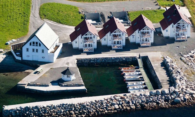 Stadlandet House | Oceanfront Holiday Home in Åram for 6 Guests